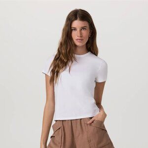 Vuori Baby Featherweight Tee – White – NWT (Size M)